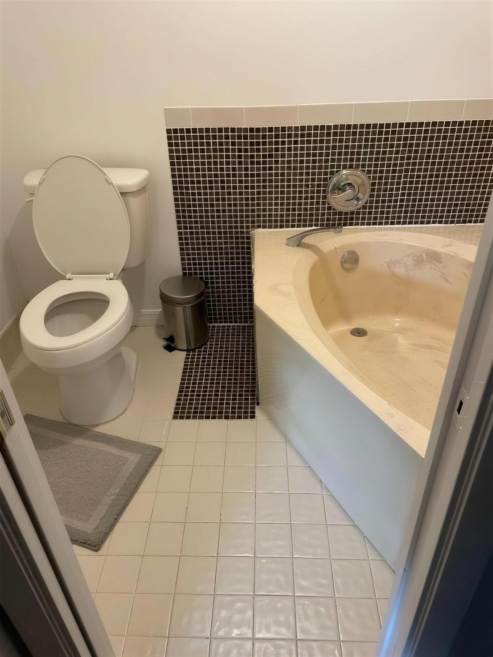 Bath before — beige builder-grade garden tub